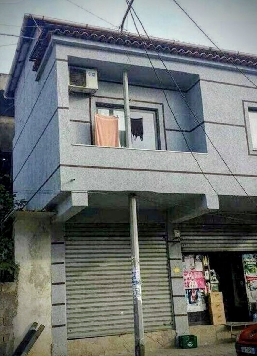 Όταν ο Νώντας χτίζει σέβεται μέχρι και τις κολώνες του περιμετρικού φωτισμού 💡