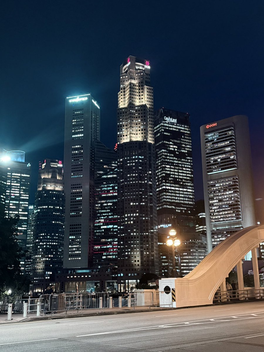 Thank you <a href="/dabit3/">nader dabit</a> / <a href="/eigenlayer/">EigenCloud</a> for builder brunch this morning <a href="/token2049/">TOKEN2049</a>

Cooks in the kitchen <a href="/ETHGasOfficial/">ETHGAS</a> 

Bullish on Singapore 
Bullish on Collaboration 
Bullish on Research 
Bullish on ETH