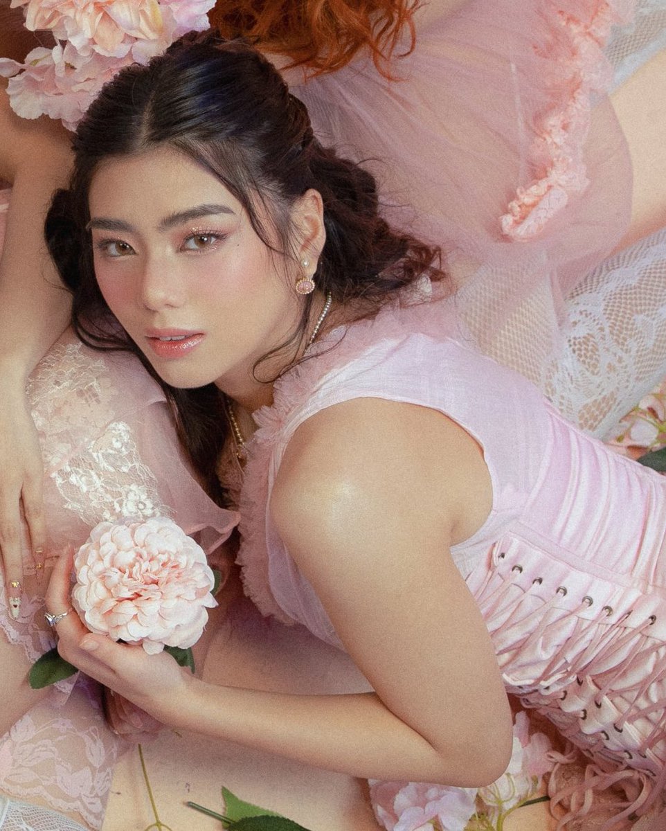 fierymikha's tweet photo. she’s breathtakingly beautiful damn https://t.co/Va6DY5KpKv