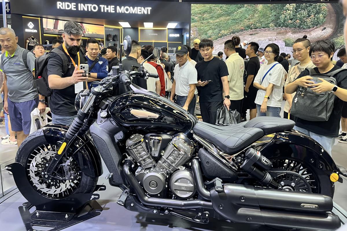 shoppinginCN1's tweet photo. The recent 23rd China Int'l Motorcycle Trade Exhibition in Chongqing has attracted a record-breaking 950 exhibitors from countries such as the United States, Italy, Germany, France, and Japan. Nearly 20 international procurement delegations also attended. @iChongqing_CIMC https://t.co/vMEhIbAY3R