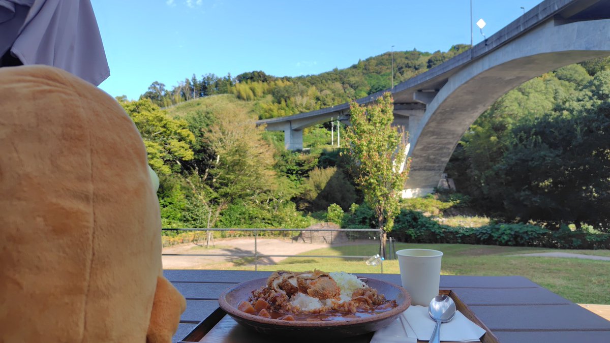 en7iro's tweet photo. ちょー久しぶりのきょむ活。
というかツイ浮上自体久しぶり(笑)

今日は伊豆月ヶ瀬の道の駅までちょっとお出かけ。
しいたけカツカレーとぐり茶のくず練りを食べて、川の音や涼しい風を感じながら綺麗な景色を見て…(ᵕᴗᵕ*)
ドライブも楽しめたし、良い休日になったなー♪

#お出かけ
#きょむのはし https://t.co/N4CHfEFm18