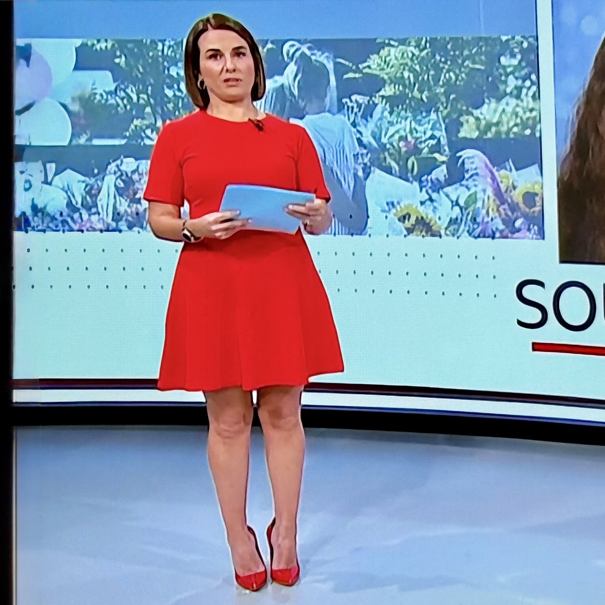 Nina Warhurst

#NinaWarhurst
#BBCNews
#RedDress
#Legs
#Pose