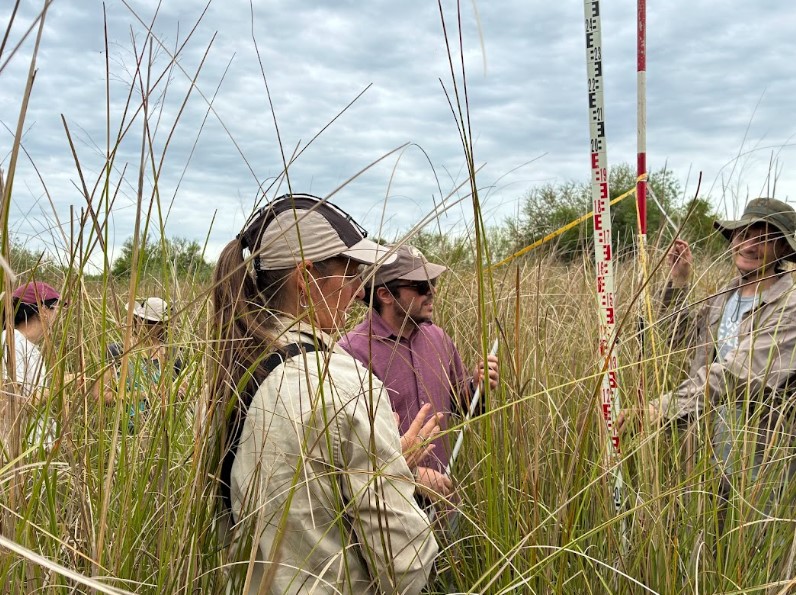 FIRE_ADAPT's tweet photo. 🔥 Second week of the #SHArgentina! Yesterday...
👉Workshop on equity and justice in IMF by #AdrianaFord and #JayMistry @centrewildfires #CObraCollectiveUK and WPs presentations.
👉Field activities: application of Carbon and biodiversity protocols in different plots. Thanks Cinzia and Quel 😉 @unito #UDG