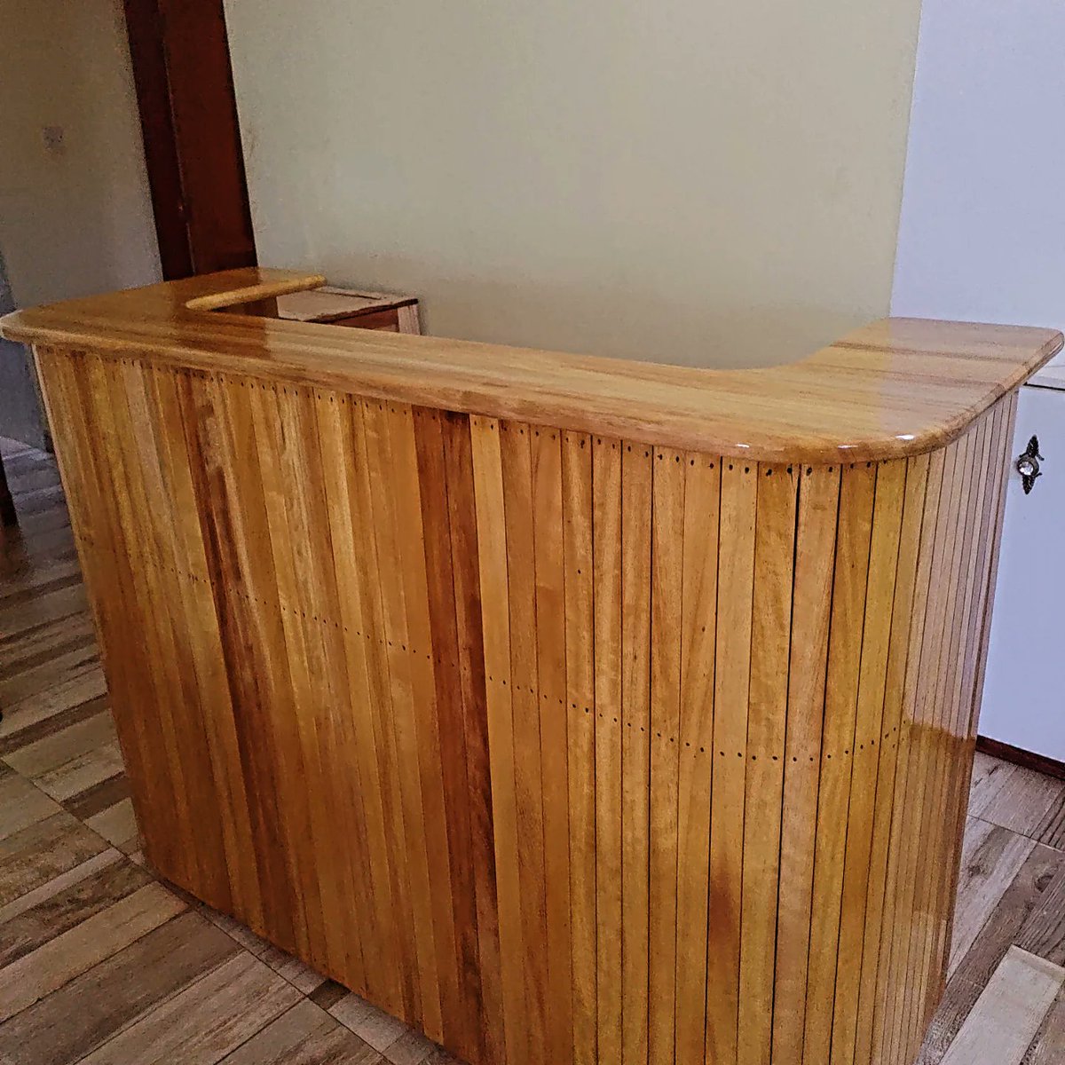 RFLiving's tweet photo. First impression is so powerful💪, and what your clients see👀 when they enter your office makes a lasting impact🤯. Your reception area should draw ���in
clients. Improve your space by customizing your counter with us, we're just a call☎️ away #interiordesign #furniture https://t.co/Z3LSQ5wM3p