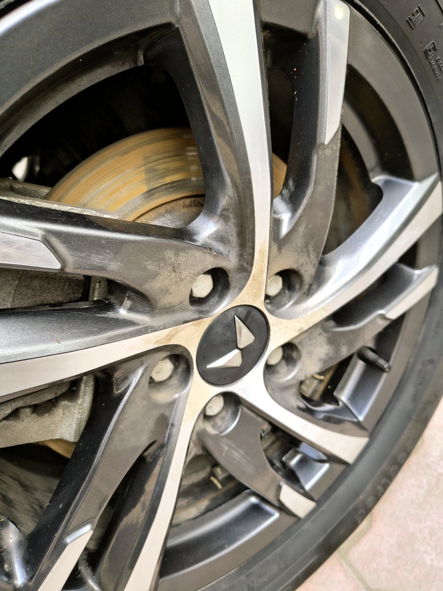 ErBVajpayee's tweet photo. @anandmahindra  @MahindraXUV700  @MahindraRise  @Mahindra_Auto  I have given my Xuv on Sept 29 they commited to give on same day but then asked me to take on Sept 30. In 2 days of service OS Motors delivering dis to customer. All over mud and dirt. Shit service. https://t.co/vq3va0kfUb