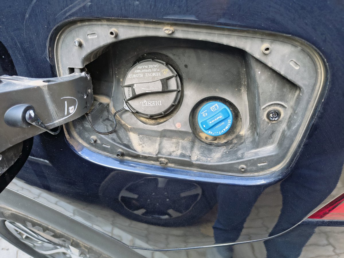 ErBVajpayee's tweet photo. @anandmahindra  @MahindraXUV700  @MahindraRise  @Mahindra_Auto  I have given my Xuv on Sept 29 they commited to give on same day but then asked me to take on Sept 30. In 2 days of service OS Motors delivering dis to customer. All over mud and dirt. Shit service. https://t.co/vq3va0kfUb