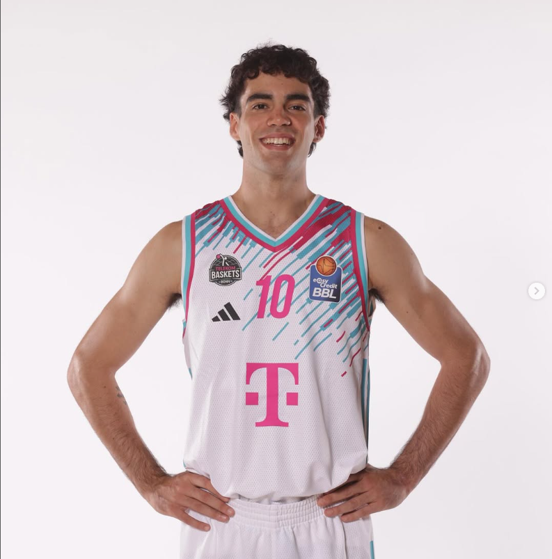 🇪🇸🇩🇪 Otro jugador español que se abre hueco más allá de nuestras fronteras.

Este fin de semana debutó en la Primera División alemana el base Jorge Mejías, disputando sus primeros minutos  con el Telekom Bonn.