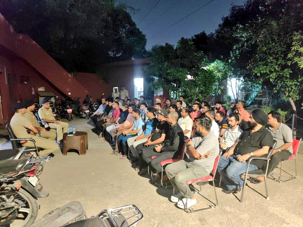 ssputchandigarh's tweet image. 🚨 Your safety is our priority!

SHO/PS-Ind. Area held a meeting with hotel &amp;amp; guest house owners/managers of Daria.

✅ Safety guidelines issued to enhance vigilance, maintain guest records, ensure CCTV functionality &amp;amp; prevent illegal activities.

#PublicSafety
#WeCareForYou 🚔