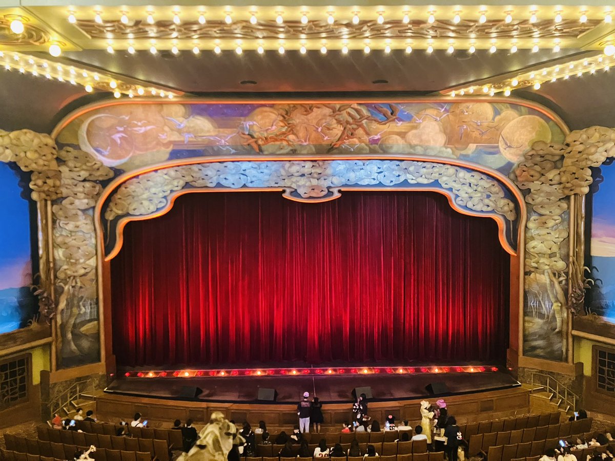 初めてのファンタジースプリングス🌸めっちゃ雰囲気良かったー！！アナ雪エリア冬場に外でミードとかホットワイン片手に過ごすの画になるよなあとか思ったのでメニュー追加待ってます（？）
千秋楽BBBも当たっただけでも幸運なのに、ど真ん中から観れて奇跡だった…