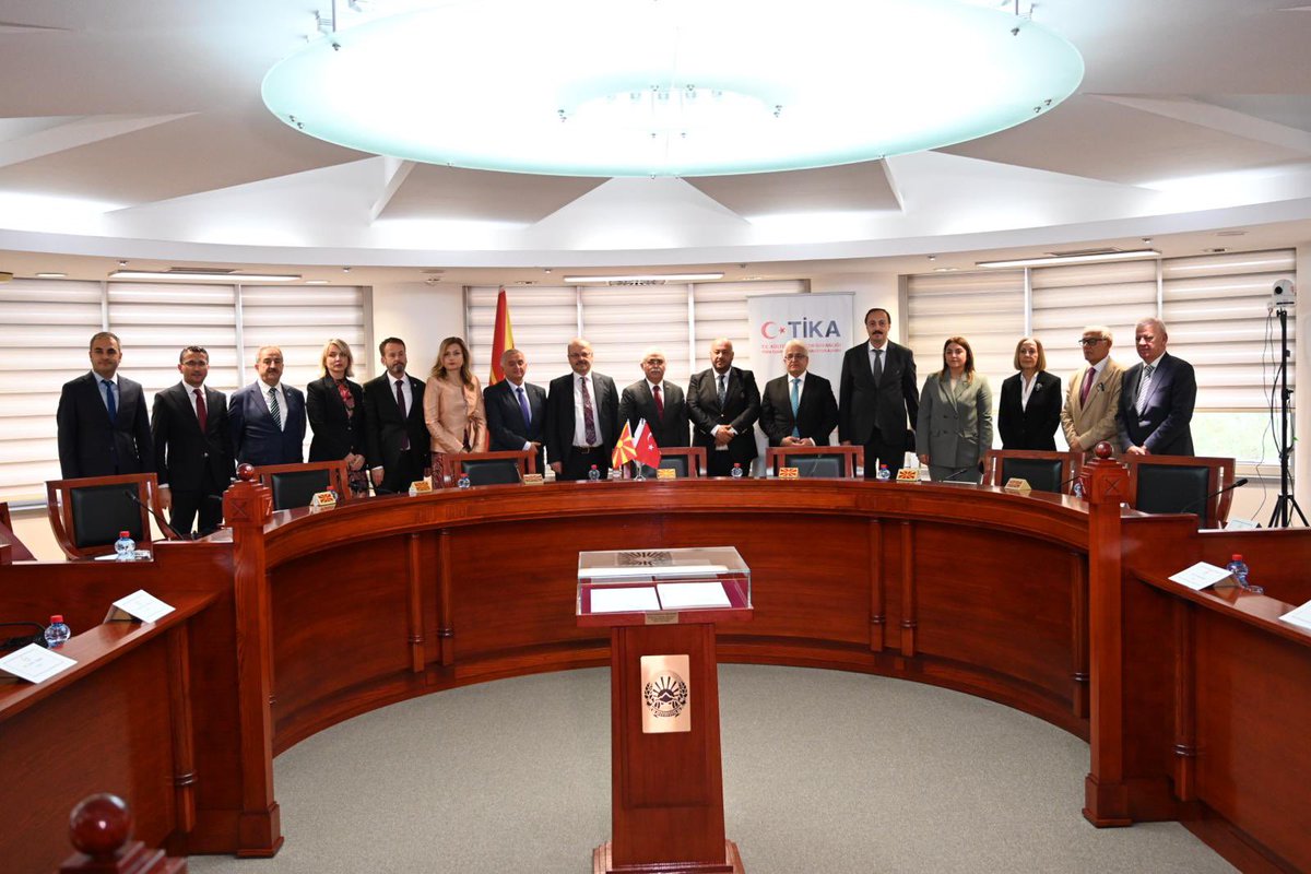 Kuzey Makedonya Anayasa Mahkemesi’nin tadilatını yaptığımız toplantı salonunu ve dijital altyapısını güçlendirdiğimiz ana salonunu AYM Başkanımız Sn. Kadir Özkaya, Üsküp  Büyükelçimiz Sn. Fatih Ulusoy ve AYM Üyelerinin katılımıyla hizmete açtık.