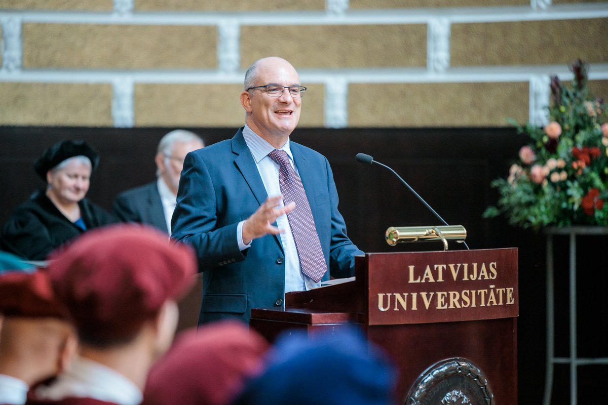 TRANSLATE tweet media