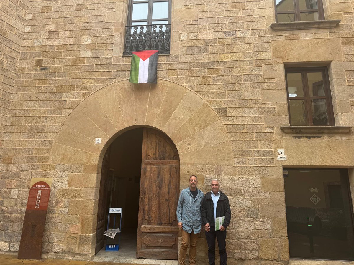 Consell Comarcal del Priorat (@ccpriorat) on Twitter photo Una representació de la Mancomunitat del #Lluçanès, va visitar el @ccpriorat per conèixer quina és la seva organització funcional, quins són els principals serveis que s’ofereixen a la ciutadania i compartir experiències sobre la realitat de comarques petites com les nostres. Una representació de la Mancomunitat del #Lluçanès, va visitar el @ccpriorat per conèixer quina és la seva organització funcional, quins són els principals serveis que s’ofereixen a la ciutadania i compartir experiències sobre la realitat de comarques petites com les nostres.