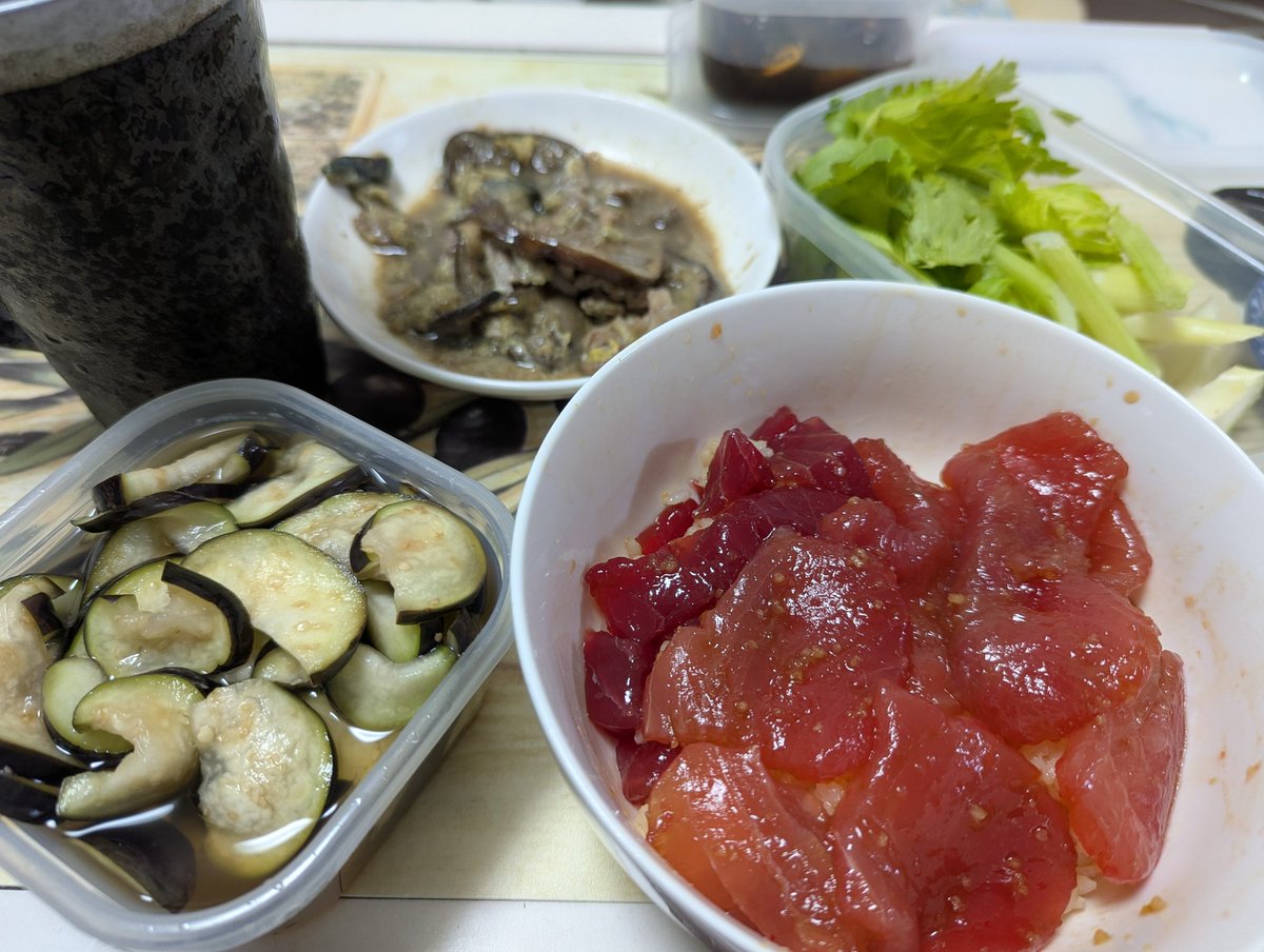 ネタが無い〜
ので、今日の夕飯
マグロの漬丼とナスの漬物とナス豚卵チャンプルーと、イライラしてないけどセロリ😄
オッサンのご飯なんて興味ないだろうけどさぁ〜
もうすぐ俺の人生が大きく変化する
面白いね～
もう大きな事なんて無いと思ってたけど😲