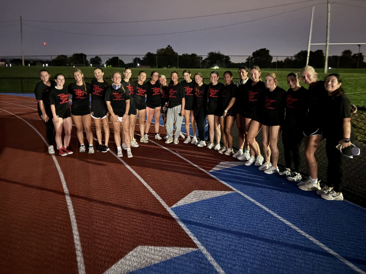 Early morning Mile Test.  6am.  Picture doesn’t do it justice, it was dark while they were running!   Great job Griffins!   ⁦<a href="/CHCAthletics/">Chestnut Hill College Athletics</a>⁩
