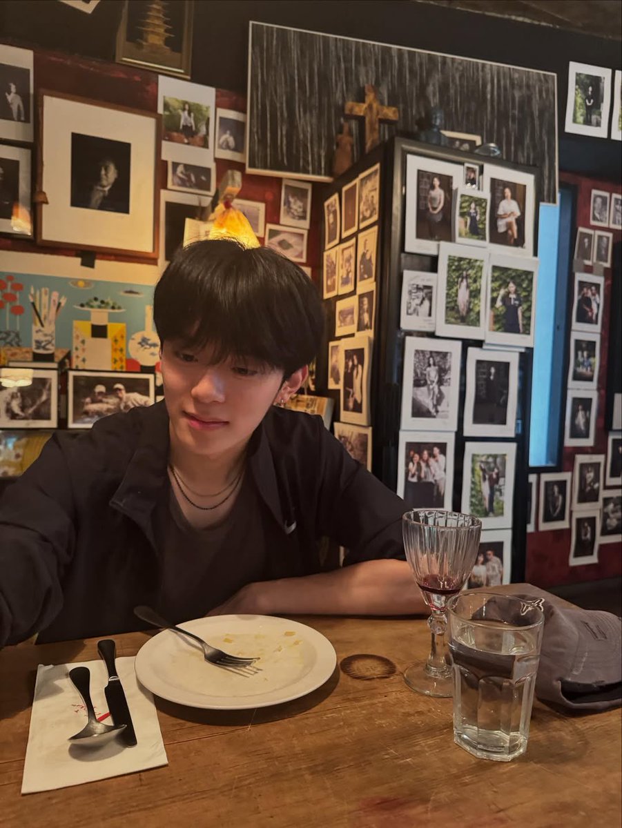 wonk0chan's tweet photo. มีคนสังเกตว่าร้านที่น้องคังมินไปวันนี้คือร้านที่น้องซังวอนเคยไปและถ่ายรูปลงไ���จีด้วย เค้าเลยเดากันว่าน้องซังวอนเป็นคนแนะนำให้ไปร้านนี้หรือเปล่า น่ารักอ่ะ ㅠㅠ รอบหน้าฮันลิมจึค่อยไปด้วยกันน้าลูก 🤲🏻♥️ https://t.co/saBKOff0Zu