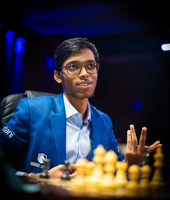chesscom_fr's tweet image. Nulle 🤝 en 21 petits coups entre MVL 🇫🇷 et Prag 🇮🇳 dans la 2ème joute classique et place désormais au rapide (2 parties) et blitz (4 parties) pour déterminer qui ira en finale du Grand Chess Tour 🏆 !
Statu quo également entre Aronian et Caruana.

📸 L.Ootes