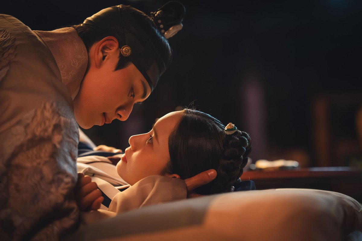 ユナ／イ・チェミン　サイン　写真　韓国ドラマ　暴君のシェフ 暴君のシェフ』イム・ユナ×イ・チェミンが描く500年越しの恋と危険な