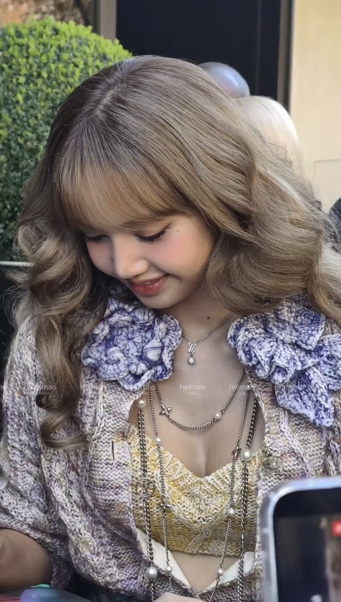 M5ierJon's tweet photo. OMG！

#LISAxLVSS26 
#LISAxLouisVuitton
#LVSS26 https://t.co/WBxsqLVsVv