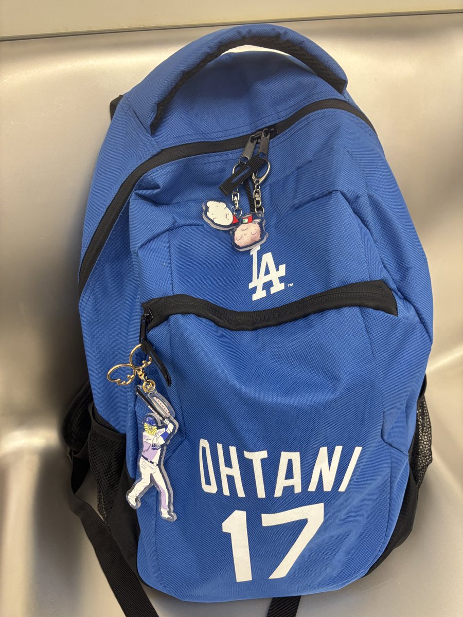 大菊翔平帶住個大谷翔平袋扣住大菊翔平鎖匙扣去睇大谷翔平打波

😔