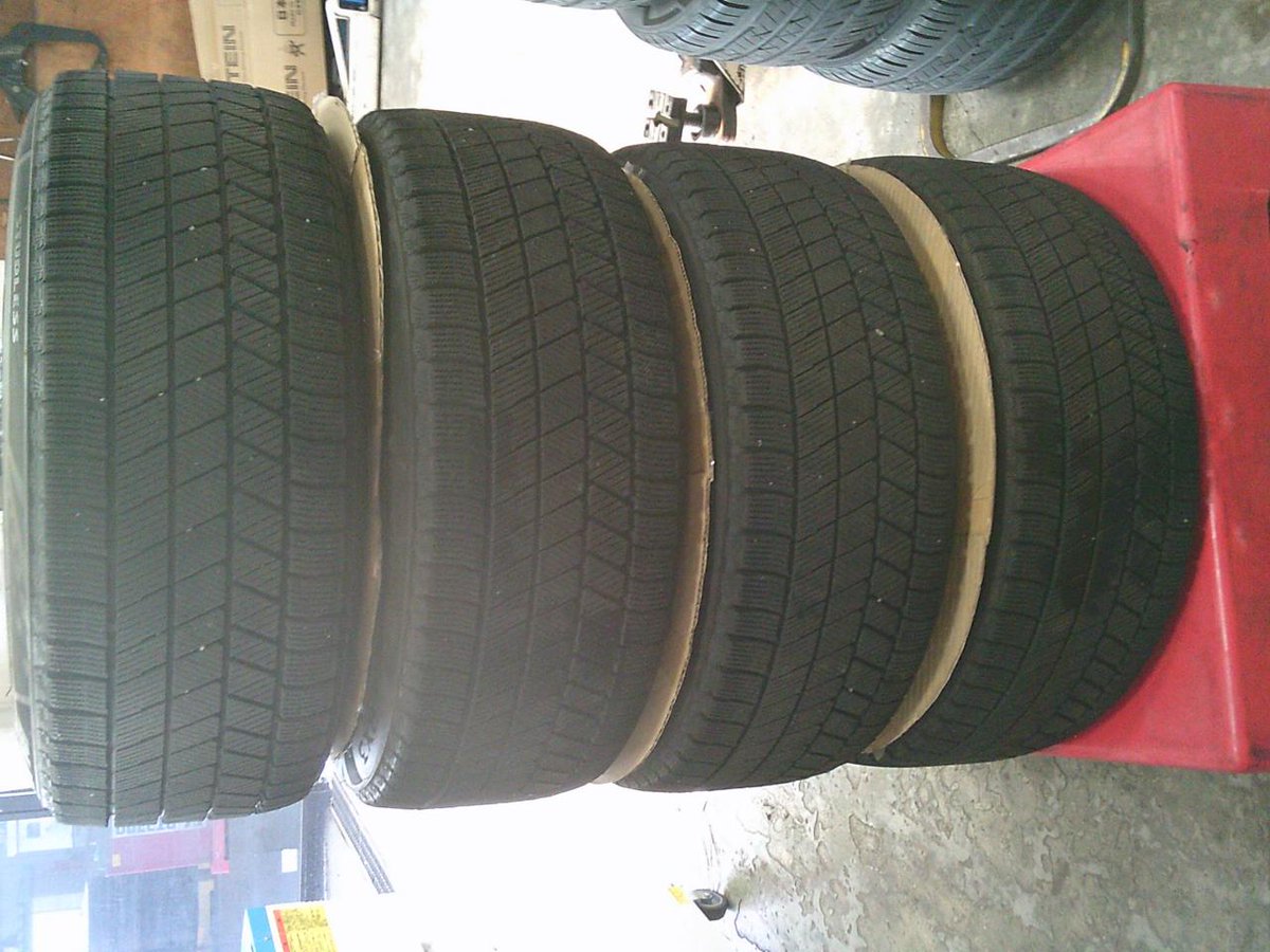 ランエボ乗りの方‼
お待たせしました～☺スタッドレスセットの入荷で～す。
🌟BRIDGESTONE BLIZZAK VRX3  + YOKOHAMA ADVAN Racing RG3　225/45R17　8.5J×17+31🌟
是非見に来てくださいね～✨

スタッドレスタイヤの買取強化中～✨
是非お持ちください～☺
＃アップガレージ札幌厚別