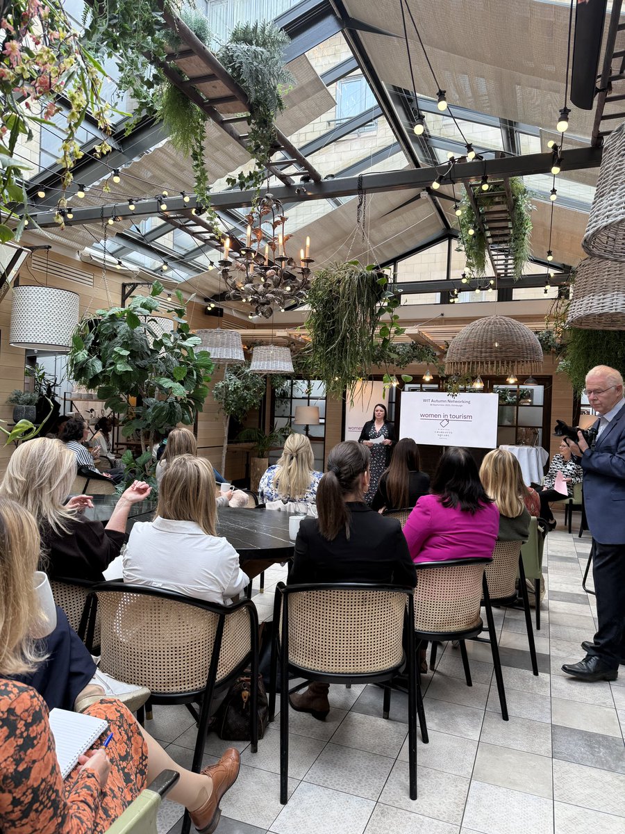 Wonderful speakers Kat Brogan <a href="/MercatTours/">MercatTours</a> &amp; Jill Walker <a href="/VisitScotland/">VisitScotland</a> at the Edinburgh Autumn Networking event <a href="/WITScotland/">Women In Tourism</a>. Lovely venue too @kimpton Now back to work!