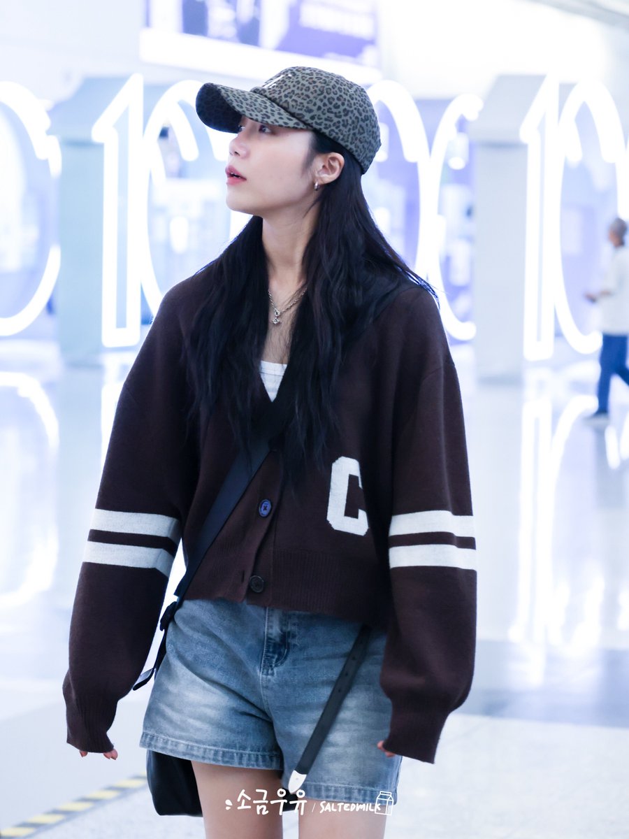 250930 HKG입국

#Apink #JEONGEUNJI #EUNJI 
#에이핑크 #정은지 #은지
<a href="/Apinkjej/">정은지</a>