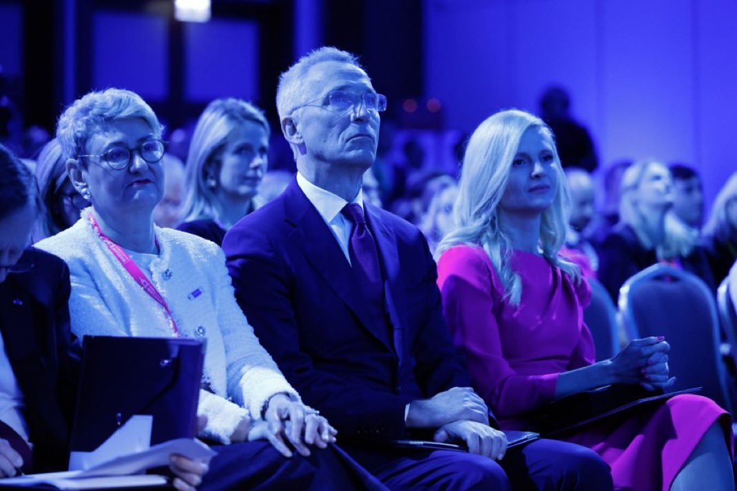 LungescuOana's tweet photo. Congratulations dear @jensstoltenberg on the prestigious #KnightOfFreedom award at #WSF2025 for your outstanding effort to strengthen freedom & democracy in Europe! As you rightly said, the highest cost is not our support to #Ukraine, but to let Putin win. @WarsawForum https://t.co/jmy4hWthSS
