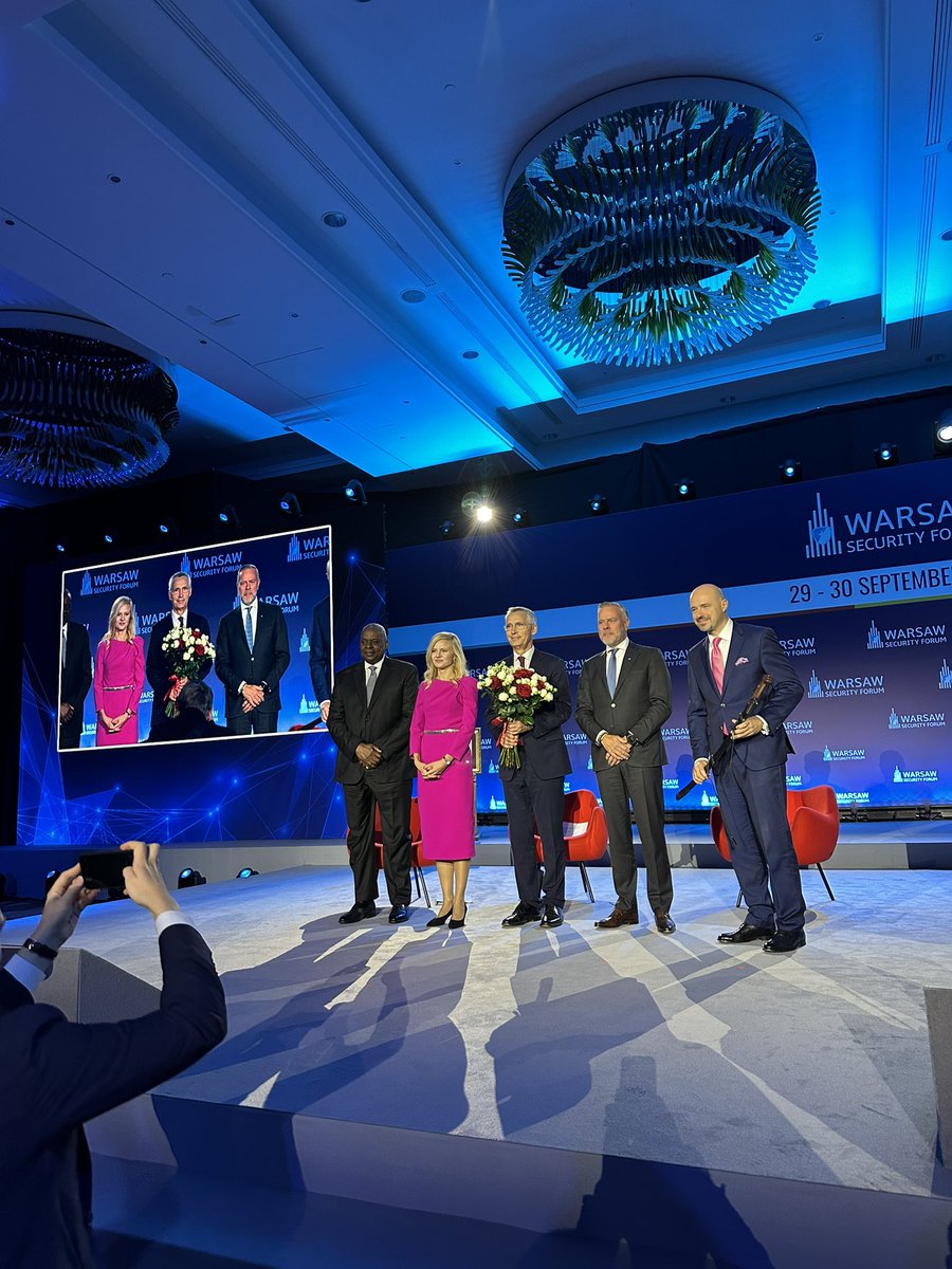 LungescuOana's tweet photo. Congratulations dear @jensstoltenberg on the prestigious #KnightOfFreedom award at #WSF2025 for your outstanding effort to strengthen freedom & democracy in Europe! As you rightly said, the highest cost is not our support to #Ukraine, but to let Putin win. @WarsawForum https://t.co/jmy4hWthSS
