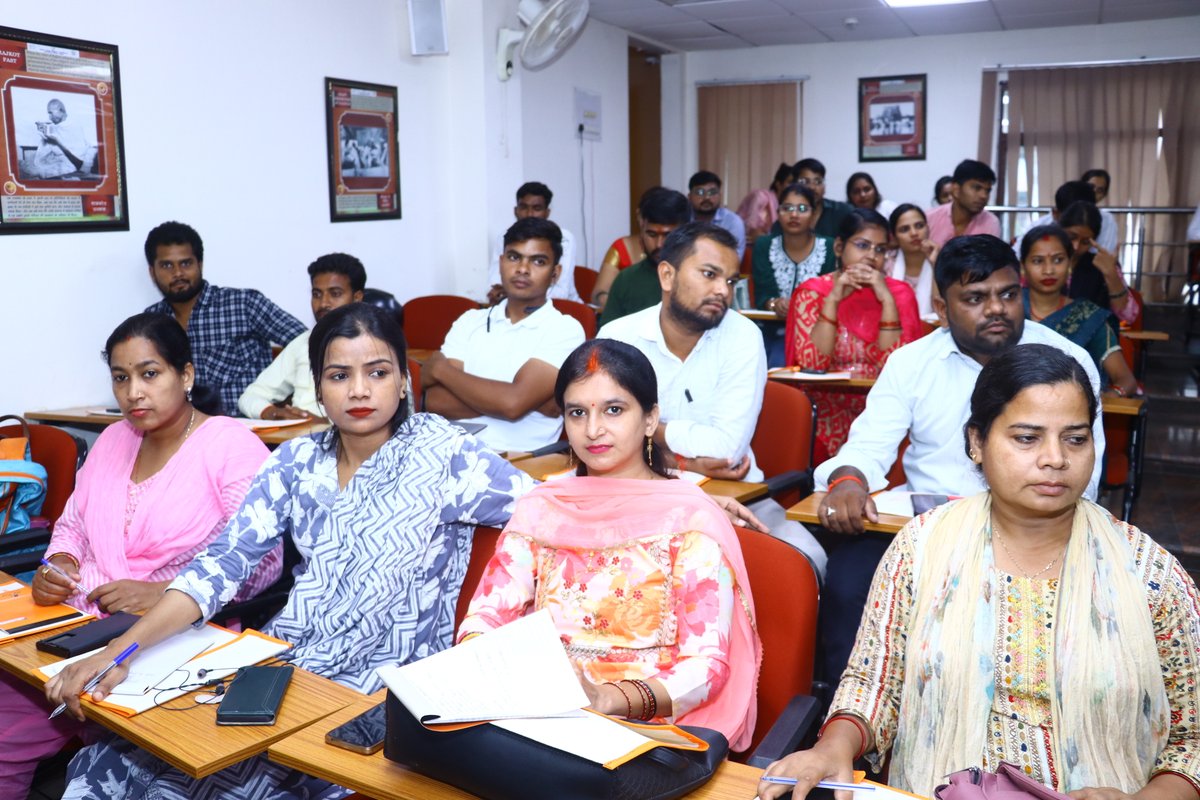 uppanchayatiraj's tweet photo. पंचायती राज विभाग और e-Asrem Infotech के सहयोग से चिनहट व गोसाईगंज के पंचायत सहायक और सचिवों को CHC, e-District और Service Plus पर प्रशिक्षण दिया।कार्यक्रम का उद्घाटन श्री संजय कुमार बरनवाल संयुक्त निदेशक प्रिट व श्री जयदीप कुमार त्रिपाठी, संयुक्त निदेशक पंचायती राज विभाग ने किया https://t.co/CXZm9FHsD8