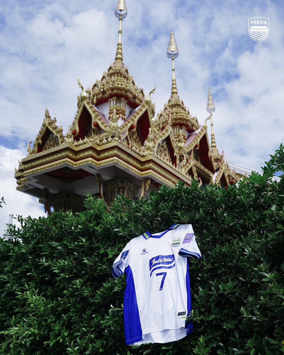 persib's tweet image. All signs lead to Bangkok 🇹🇭
#ACLTwo kicks off tomorrow ✊
#WeArePERSIB
____
ทุกสัญญาณมุ่งสู่กรุงเทพฯ 🇹🇭
#ACLTwo เริ่มต้นวันพรุ่งนี้ ✊
#WeArePERSIB