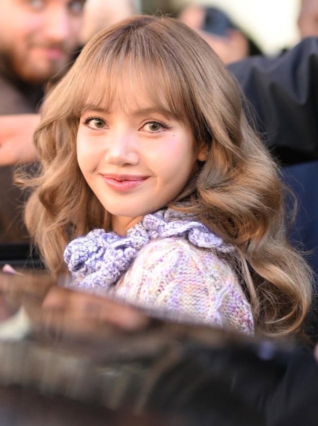 Xu270397's tweet photo. 😭💗 🌟💥 bùng cháy

LISA PARIS FASHION WEEK
#LVSS26 #LISAxLVSS26
#LISA #LISAxLouisVuitton 
#ParisFashionWeek #PFW
@wearelloud @LouisVuitton
🧁🌻 https://t.co/Dg5467RHrP