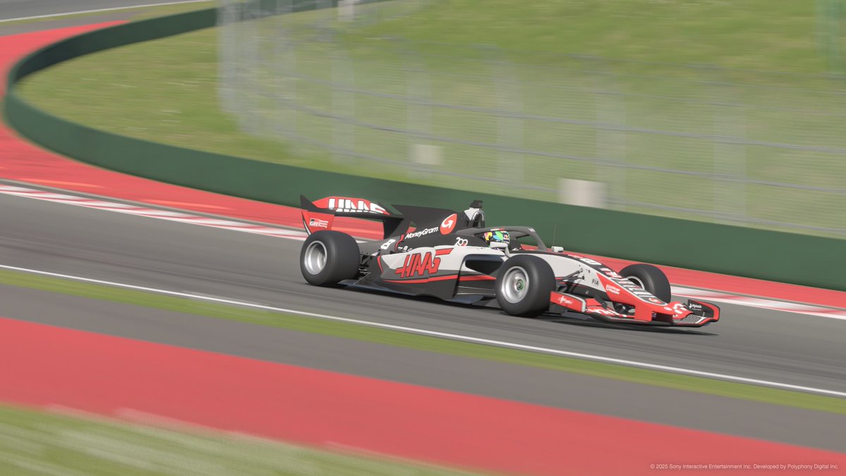 R15CREATIVE's tweet photo. ロマン・グロージャン選手のF1ラストランが5年越しに実現されたのが嬉しくて、リバリー作って走行してしまった 🏎
#GT7 #f1jp #HaasF1 #r8g https://t.co/jjv3Zwogwd