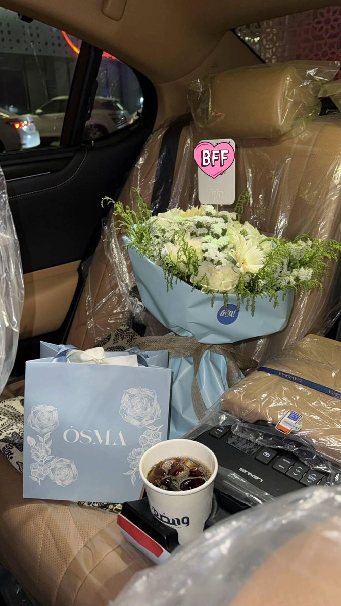 s1x777's tweet photo. رجعيني للشغف يا أعز وأغلى ماحصلي
وإستغلي بسمتك لرضاي في وقت الملامه

الليالي مالها وجهٍ ضحوك ومسفهلي
غير لامنه بدا لي خدك الي فيه شامه

أقربي لين يتلاشى حزني ويرتاح ظلي
من طريقٍ فيه عيّفت القدم راس العدامه

وأستريحي فوق ديباجك وفلي شعرك اللي 
ودي أقضي عمري الباقي تحت دامس ظلامه . https://t.co/LjVEPk76Ku
