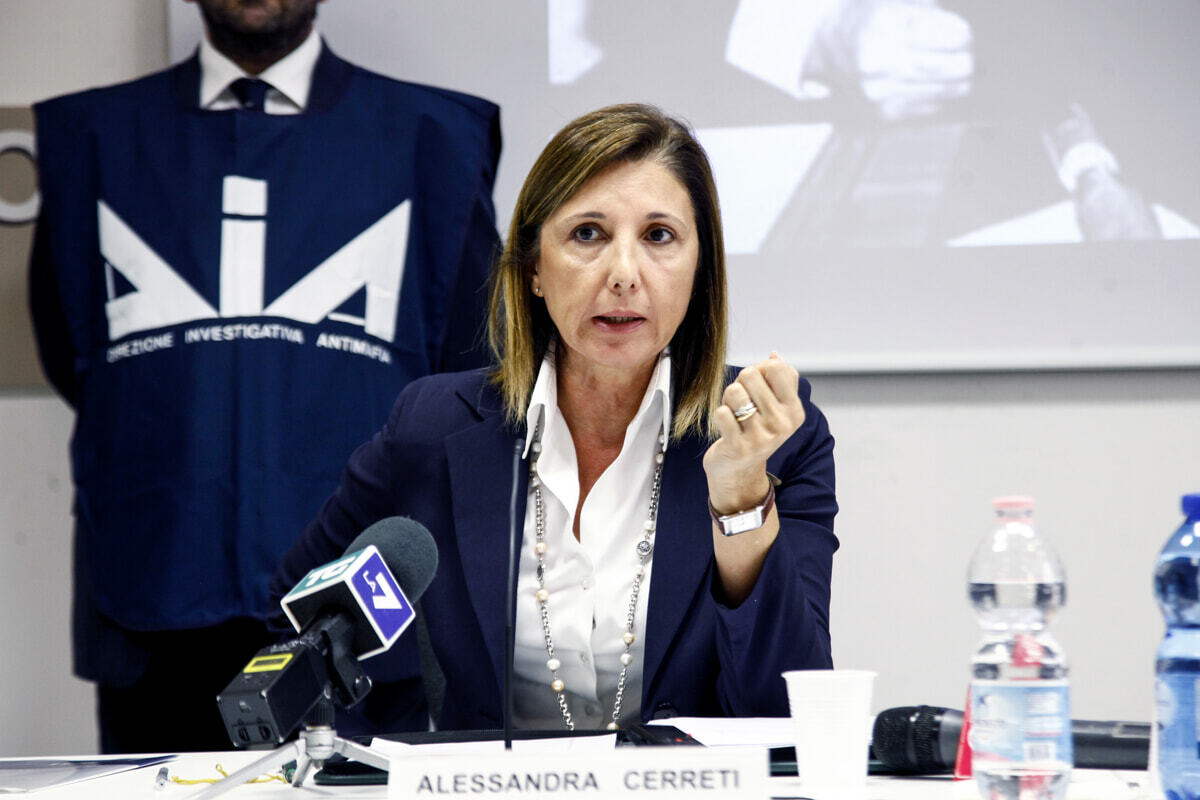 milano_today's tweet photo. Alessandra Cerreti (pm antimafia) è stata minacciata di nuovo https://t.co/qsc3xAXWFw https://t.co/JydhJF5jdL