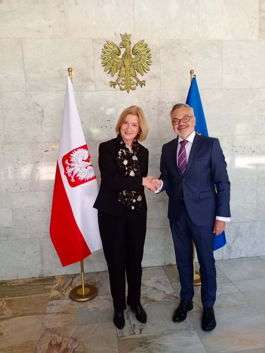 30.09. с.г. Посол Кшиштоф Краевски принял Посла Королества Швеции г-жу Кристину Юханнессон, которая начинает миссию в Российской Федерации. 
Мне было очень приятно познакомиться с Тобой. Желаю удачи!