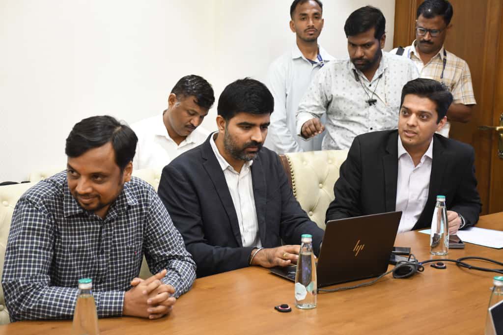 ShelarAshish's tweet photo. Convened a meeting on accelerating the development and adoption of Artificial Intelligence (AI) and to promote AI-driven innovation across Maharashtra for a technologically empowered state.

Officials from concerned departments, and members of Task Force including Shri Suraj Nanjia and Shri Braj Bhushan were present for the meeting.

#AshishShelar