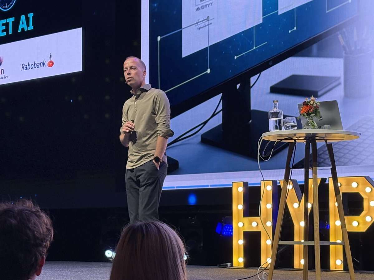 Reinier Gunneman vertelt tijdens een live demo hoe je als hypotheekadviseur direct slimmer en leuker kunt werken met AI. #HypoVak