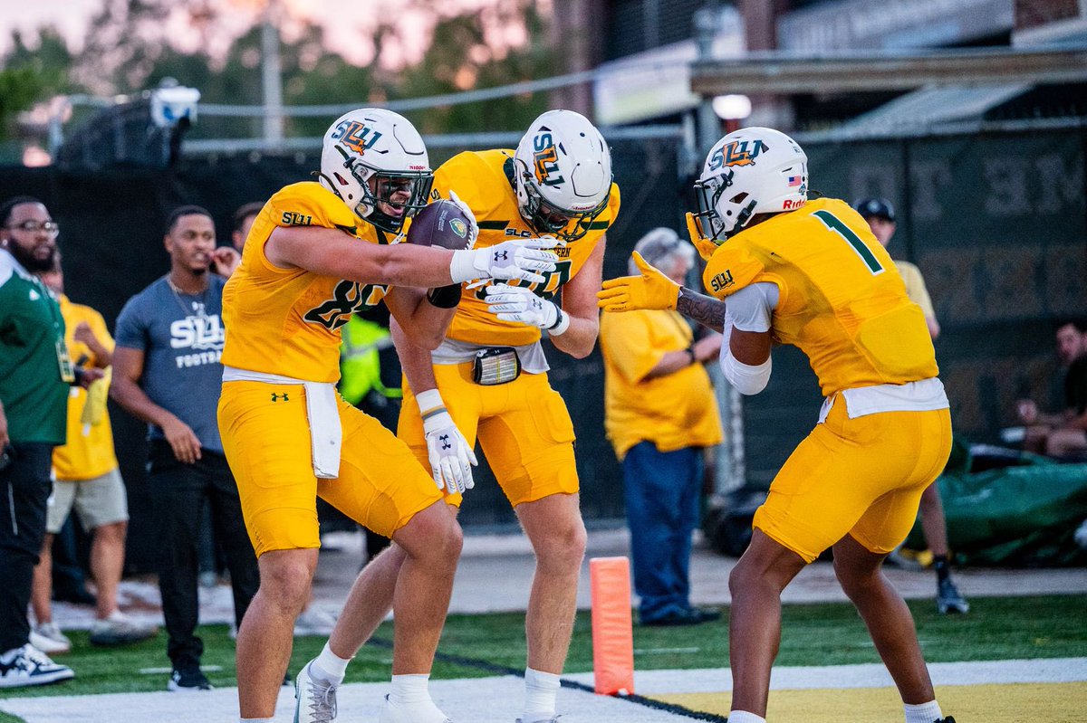 CoachSlaughter2's tweet image. #TruthfulTuesday Success doesn&apos;t come from what you do occasionally, it comes from what you do consistently - like showing up on Tuesday. #StackGoodDays #SameWork #SGTS #Celly