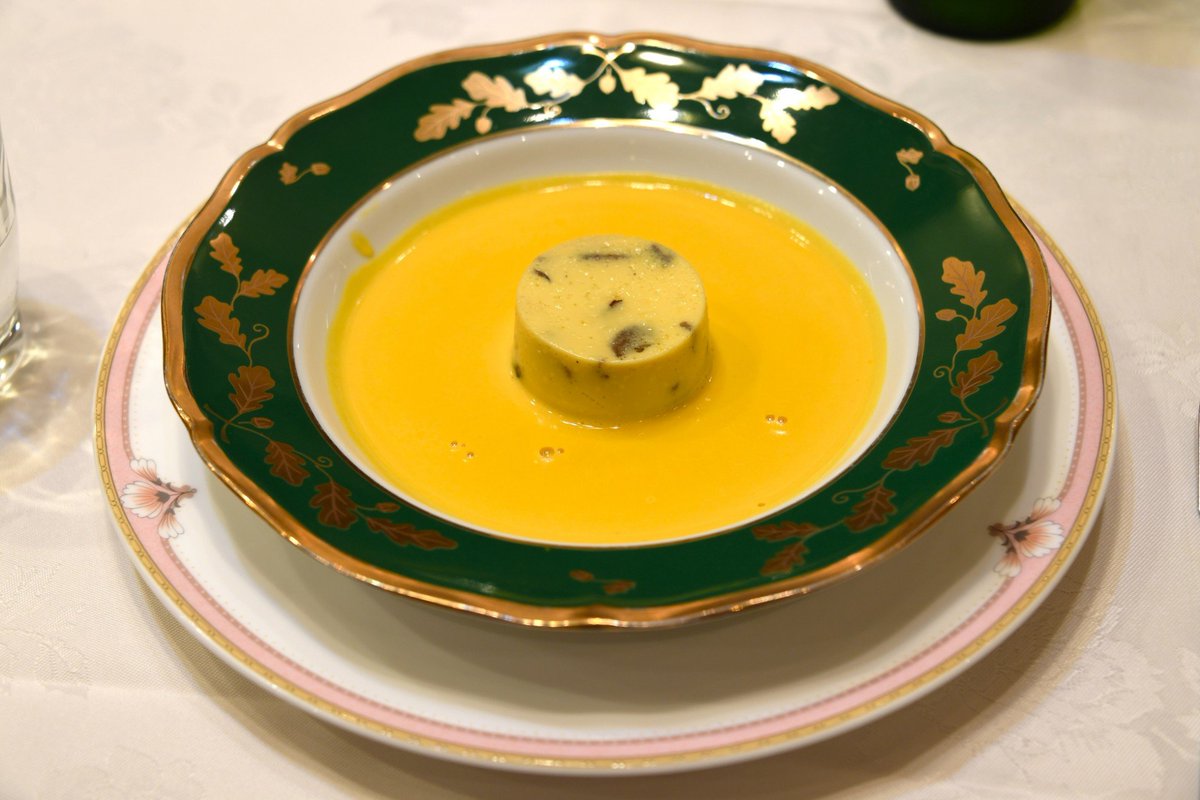 WingDeployment's tweet image. おフレンチ撮るのにクソデカカメラを起用