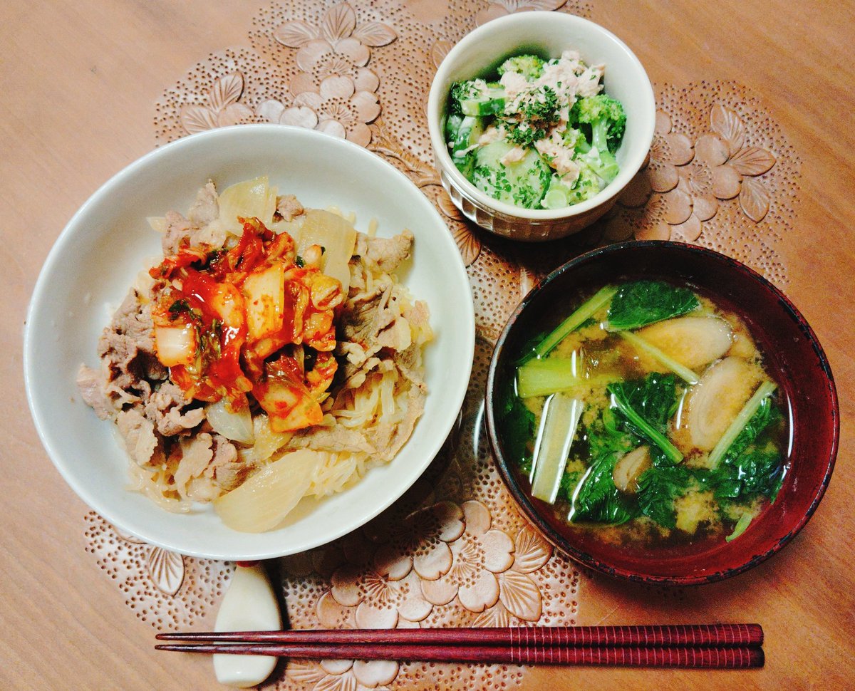 夕飯はキムチ牛丼、ごぼうと小松菜の味噌汁、きゅうりのツナマヨ和え。
#おうちごはん