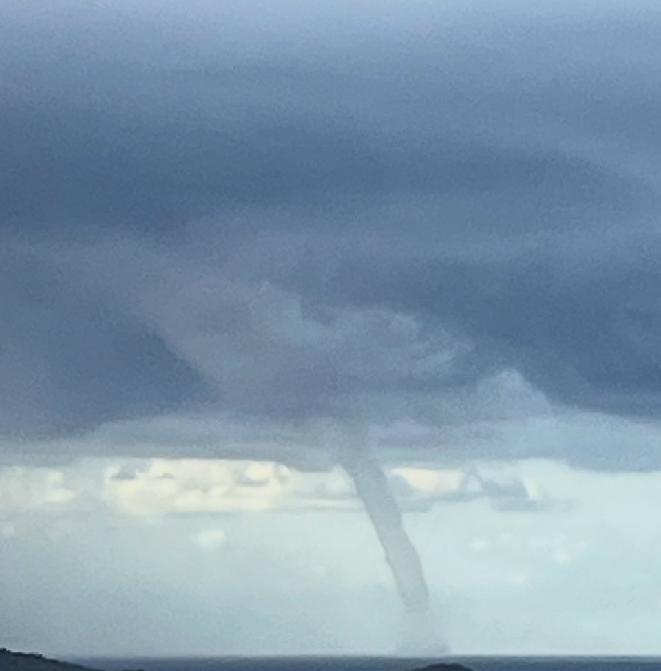Thanks to <a href="/SaraThornton1/">Sara Thornton</a> I am now clued up on what this incredible sight was I saw  in #Dubrovnik on Sunday. 
Don't asked me to repeat what Sara said ! 😆it was very #meteorological #weather speak