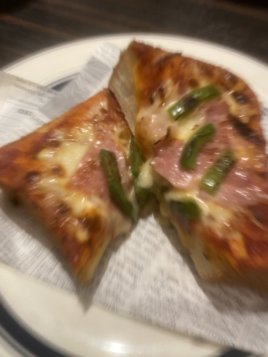 Alice_anmitsu's tweet photo. 俺のiPhoneカメラ割れてて
ピザトーストが迫ってくるんだけどwww https://t.co/Ewr1gYifRx