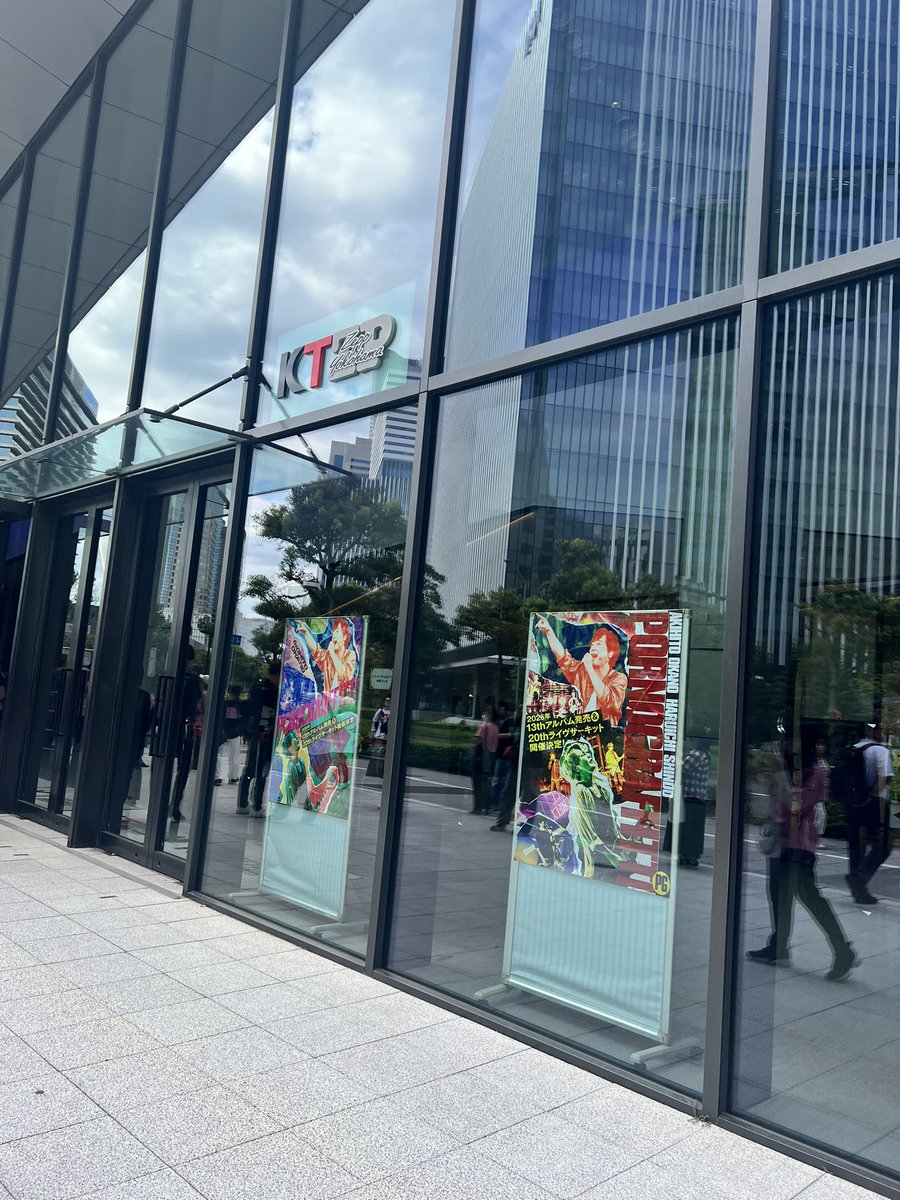 mi_naaami's tweet photo. これからFCUW6へ行く方。ライブハウスですが、非常に秩序の保たれた空間で、初日1500番台でも端の方にはなるけど前から10列くらいをキープできました。今日は700番台で前から3列目。開演しても押されず平和に楽しめました。ライブハウス初心者でも安心なラバッパーの皆様でした🫶 https://t.co/sk2XhRC16U