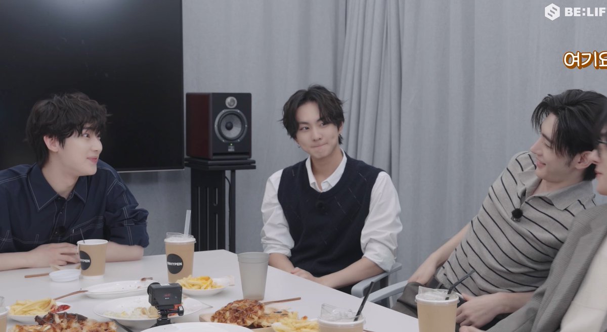 คือฮุนซอนนางแก้งพุดแหย่กัน แต่ดุสายตาตอนยัยอุ่นแง๊วใส่ละพี่ฮุนมองดิ น่ารักโคตร😭✨