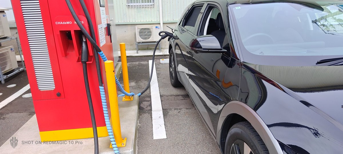 subaru_misaka's tweet image. 最近目にした二件程のEVがらみのことで・・・　#タッチパネル
歳とともに慣れや静電式の反応が🤯 #充電ケーブル　勝手に抜き　
時間すぎても放置している方が悪いと（抜かれたことなら有る）そもそも公共物なんだし　嫌なら自宅or #FLASH で🥱