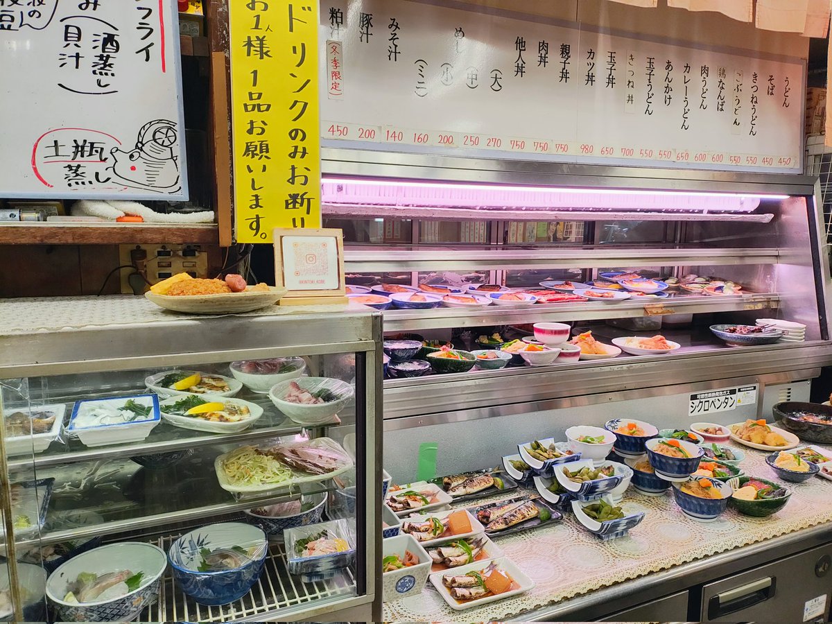 i_wada_kobe's tweet image. 神戸元町　金時食堂
刺身定食🐟️と出汁巻き🐣
渋い🥹