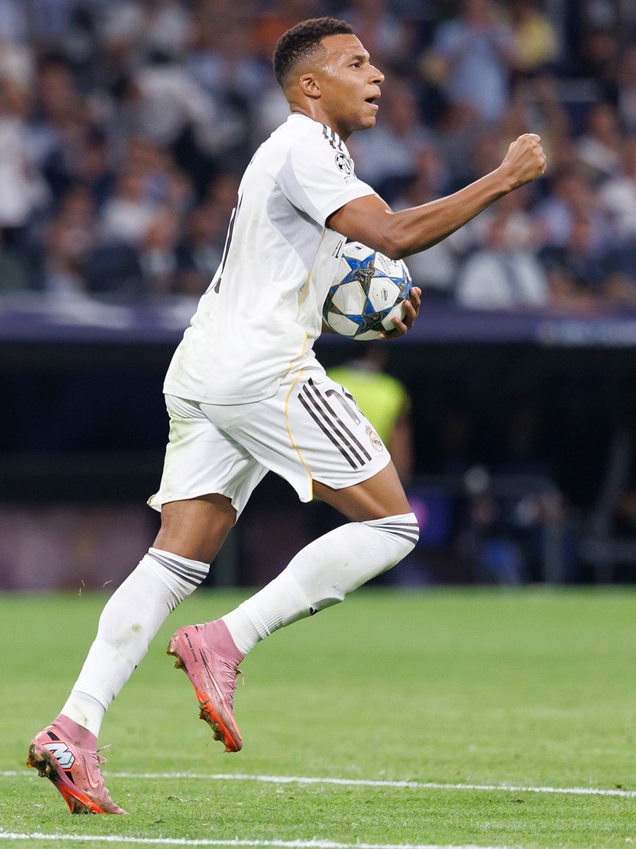 realmadrid's tweet photo. 💪 @KMbappe https://t.co/Rk4qKWWWba