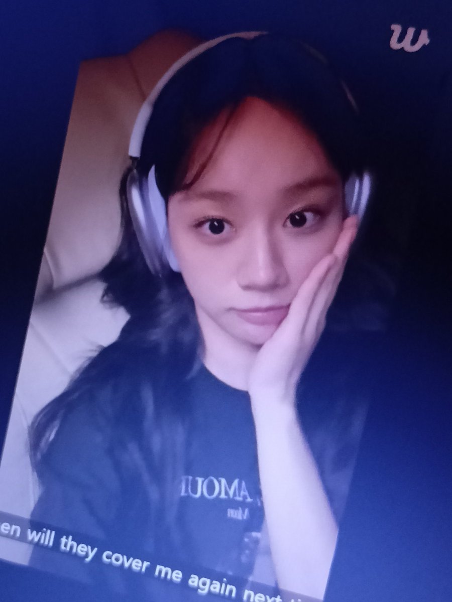 woncatnimx's tweet photo. cant take ss but hyeri's still pretty as always 🤭 ill be going out but i had to delay myself cuz of her lmao https://t.co/kwBPk1FYNb