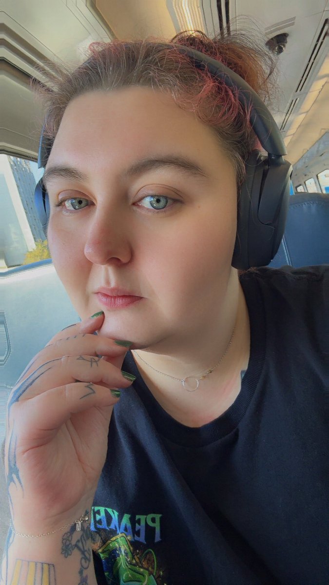 We Lannnndaannn bounnnddd to see <a href="/ladygaga/">Lady Gaga</a> tonight.