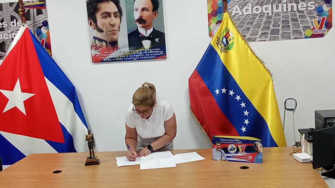 DIMARQ_Cuba's tweet photo. Miembros de la misión UNECA SA, del Ministerio de la Construcción en Venezuela, ratificaron en la mañana de hoy el apoyo al pueblo y Gobierno Venezolano, a través del proceso de firmas. https://t.co/cVT2xFoVN4